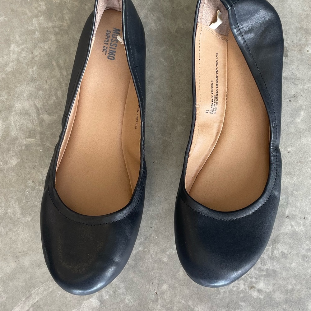 Size 10 black flat shoes massimo never worn